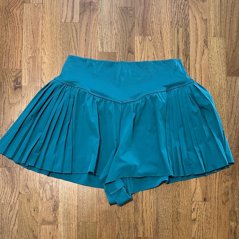Aerie Offline flowy, pleated shorts